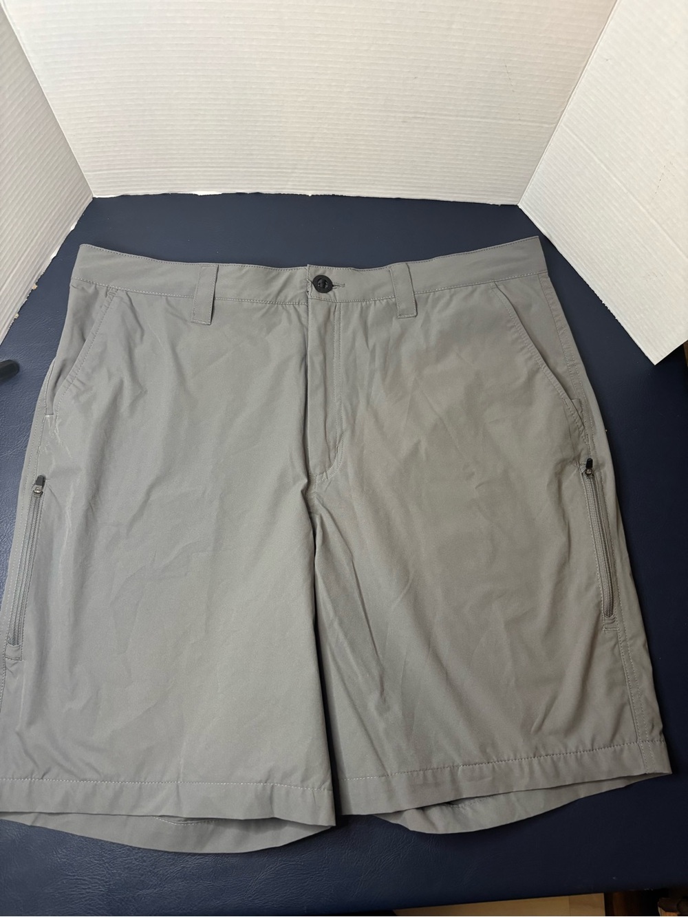 Orvis Men's Lightweight Gray Outdoor Performance Shorts sz 38 flat front golf